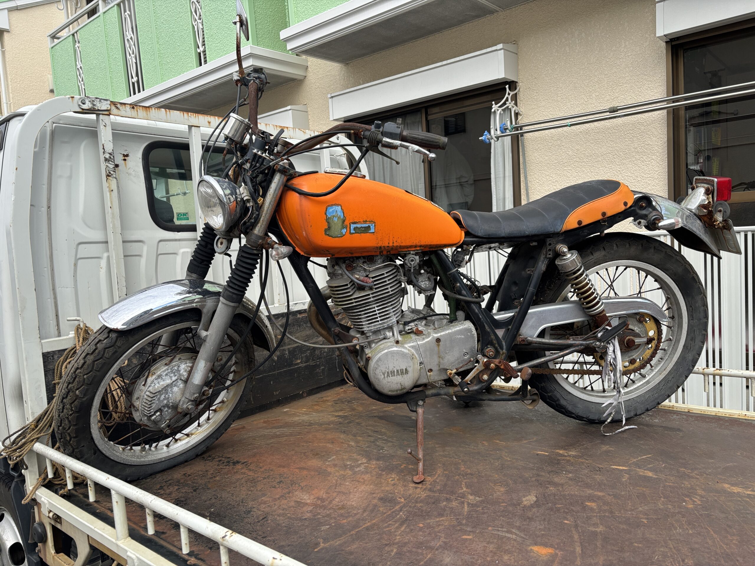 岡崎市矢作町　ヤマハ400CCバイク　SR400